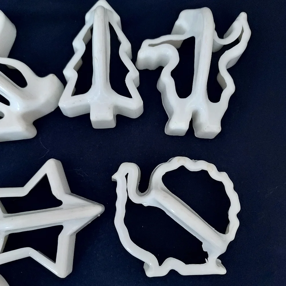 Holiday Themed White Plastic Cookie Cutters With Handles 8 in lot Baking